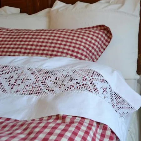 לינה וארוחת בוקר Morgenrot Bergbeiz B&B Embd